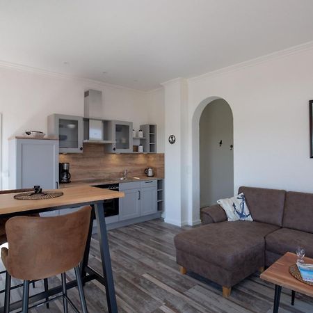 Ankerplatz Ueber Dem Hafen-Pub Appartement Pellworm Buitenkant foto